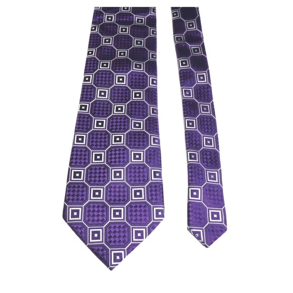 Donald J Trump Signature Collection 100% Silk Geometric Purple Tie 58" x 3.5" - Picture 4 of 4